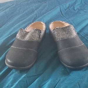 spenco slip on mules, black size 9